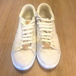 8.5 Nike Womens running shoes